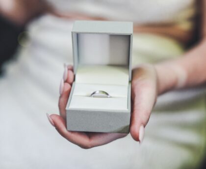 The Stress-Free Guide to Buying Engagement Rings Online